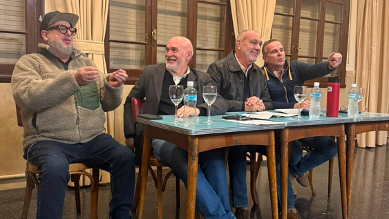 La primera reunión de DIPAN en el Club Sirio Libanés.-
