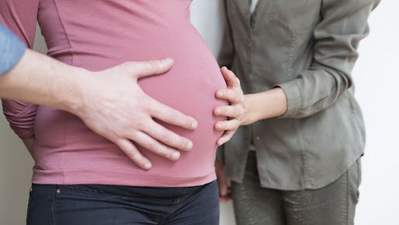 El OK a la maternidad subrogada abrió diferencias sobre el “alquiler de vientres”