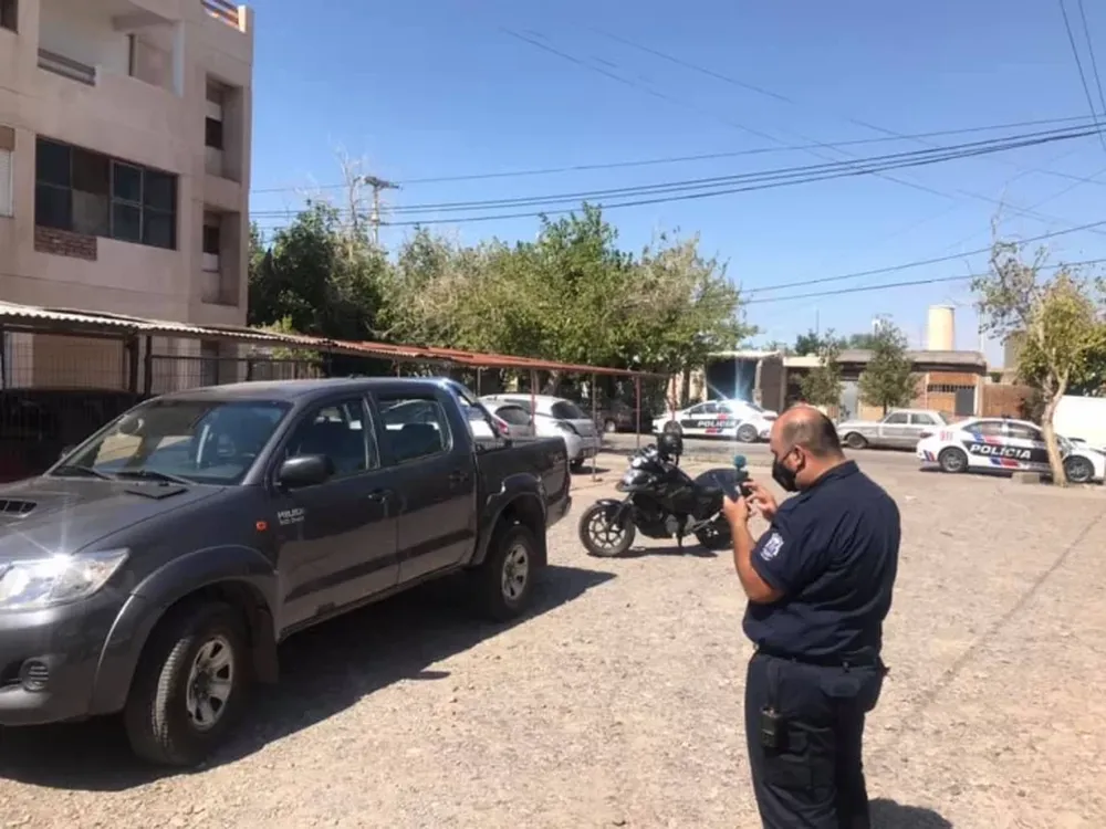Encontraron la camioneta robada: estaba mal estacionada en un barrio de Rawson