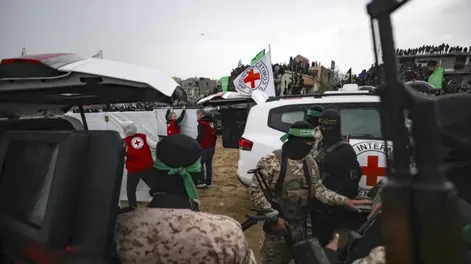 Hamás entregó a la Cruz Roja otros cuatro cuerpos de rehenes