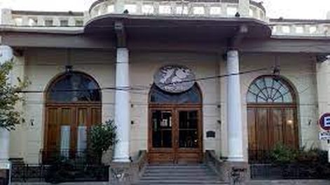 Insólito: funcionaba un salón de manicura dentro de una municipalidad