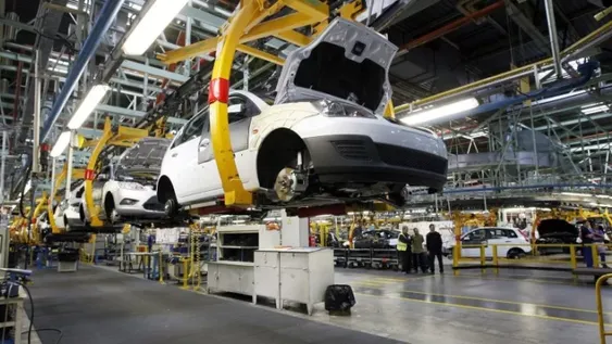 La economía se derrumbó en mayo un 5,8%, lo que significó la peor caída en la era Macri