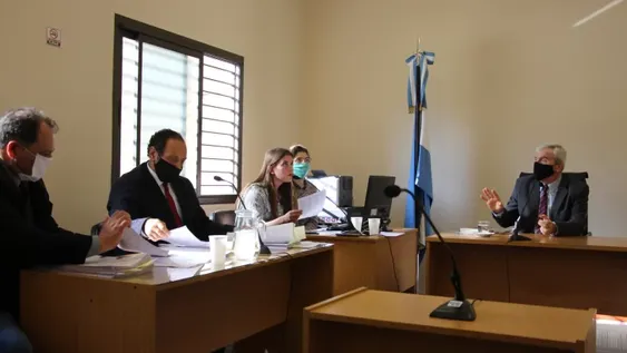 Fiesta clandestina en Capital: tareas comunitarias y donación de zapatillas, el castigo