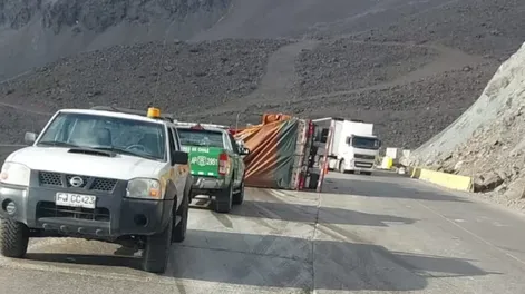 Tres muertos tras el choque entre un camión y un auto en el paso a Chile