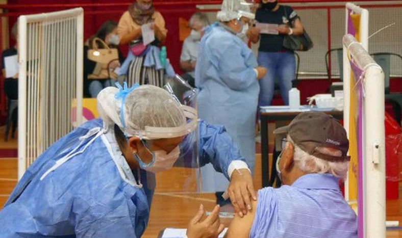 Reportan 11 muertes por coronavirus y 1.807 contagios en todo el país