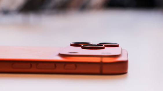 artemis ii: ¿que celulares usan los astronautas en la nave que viaja a la luna?