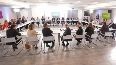 Crece el impulso electoral de CFK tras la reunión de la mesa