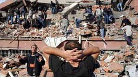Violento terremoto de 7,3 grados sacudió a Turquía