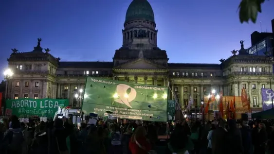 Nuevo sondeo pone a la legalización del aborto en ventaja por un voto