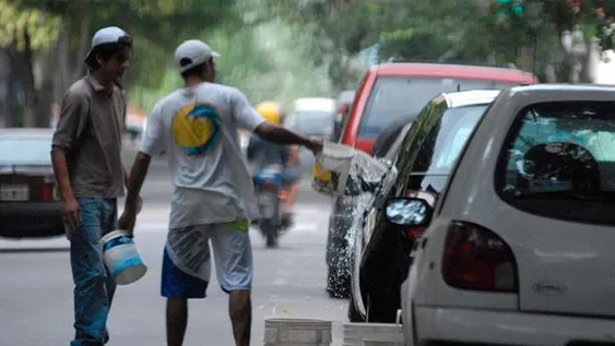 despliegan preventores para erradicar a los trapitos del centro de villa krause