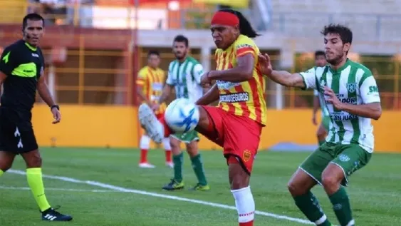 Con un jugador menos, Sportivo rescató un  empate en Corrientes
