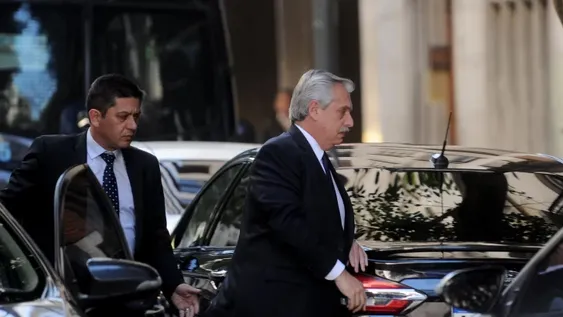 El Presidente visitó en su departamento a Cristina Fernández de Kirchner