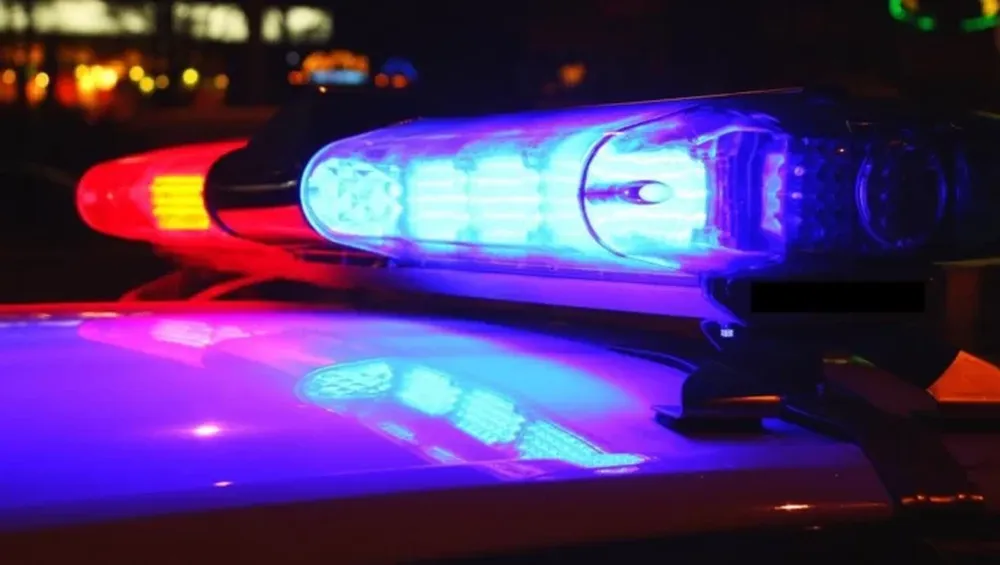 Un auto y una moto colisionaron y dos hombres y una beba de 11 meses sufrieron heridas