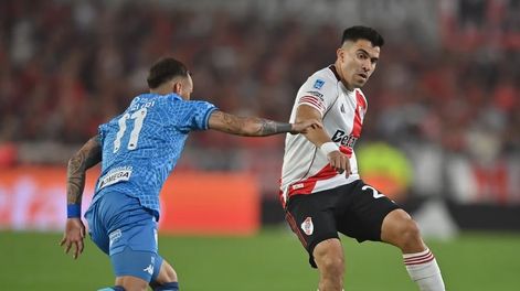 Salida. Acuña intenta desbordar ante la marca de Tesuri. River Plate no pudo con Atlético Tucumán y dejó preocupada a su gente.