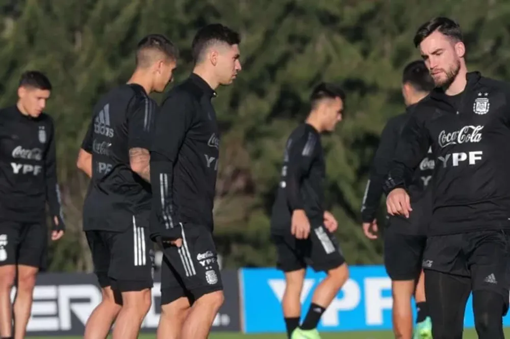 Scaloni empieza a delinear el once titular