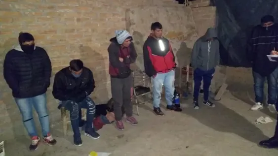 Diez hombres terminaron detenidos por participar en una fiesta clandestina