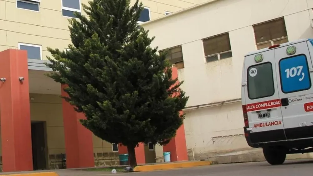 Se cayó de su moto y se fracturó una rodilla