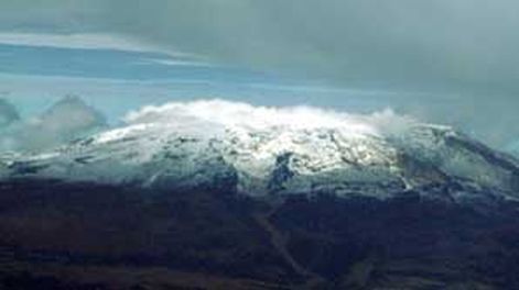 Continúan monitoreando el volcán Nevado del Ruiz
