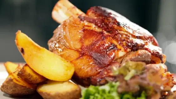 La espectacular receta con cerdo que es tendencia para la cena de Año Nuevo por su textura tierna y rendidora