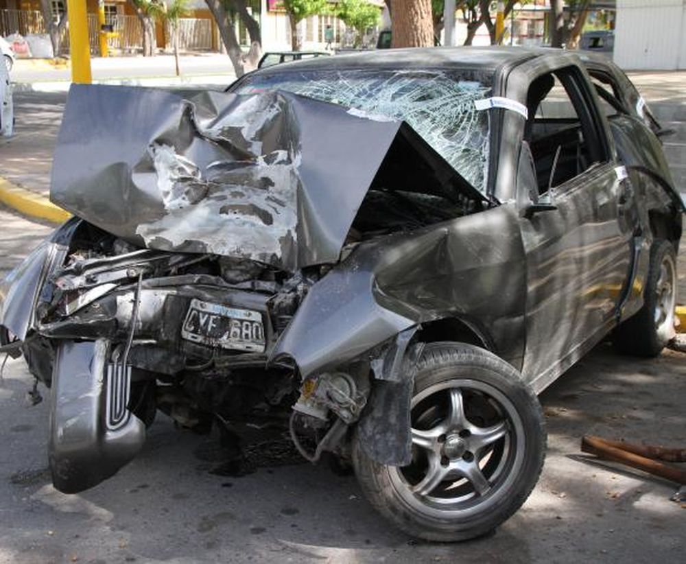 Chocó en auto y quedó grave