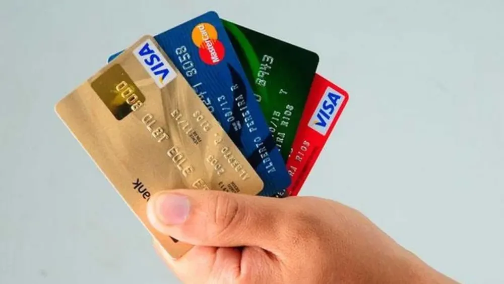 Impulsan un proyecto para reducir las comisiones de tarjetas de crédito y débito