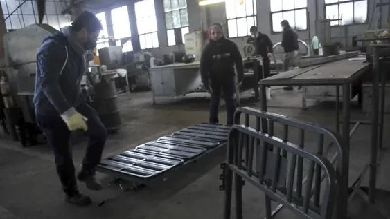 Reparan camas para hospitales sobre el Astillero Río Santiago