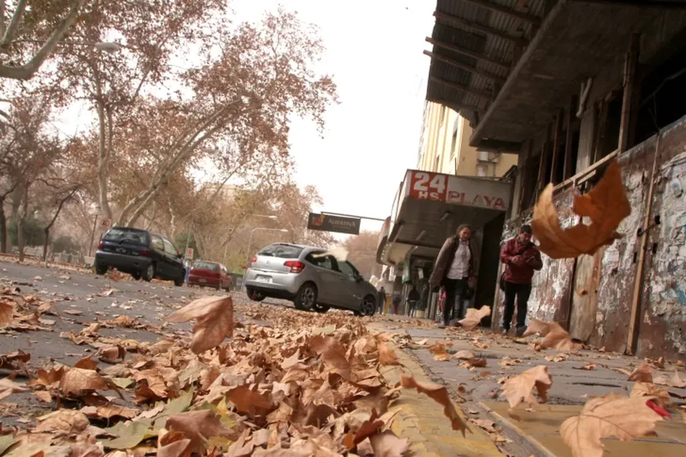La intensidad del Zonda obligó a suspender las clases para los turnos vespertino y nocturno