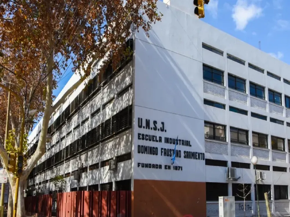 Construyen edificio de la Escuela Industrial