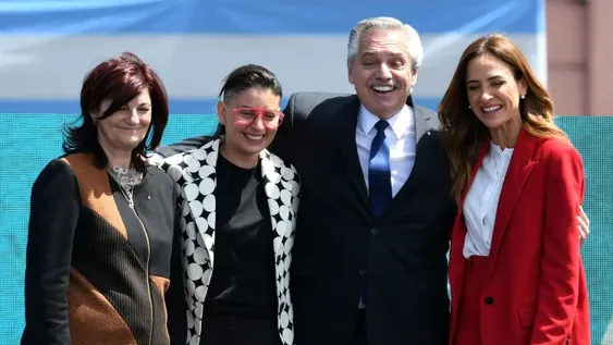 Fernández pidió ‘unidad’ en la jura de las 3 nuevas ministras