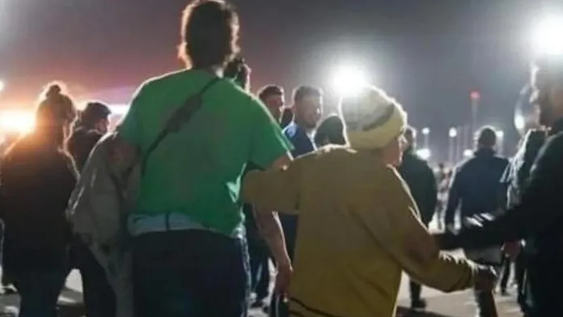 La abuela “ricotera” que tiene 82 años y se volvió viral por su fanatismo por el Indio Solari