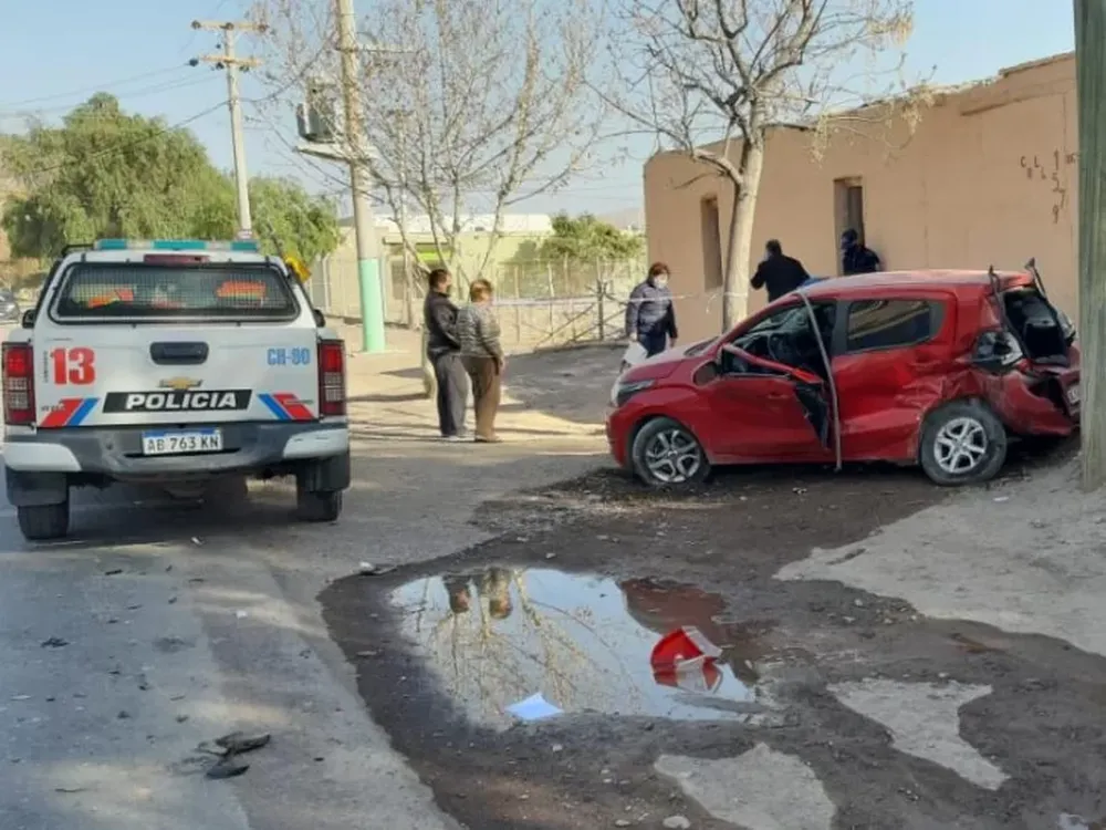 Terrible accidente de tránsito en Rivadavia: dos autos chocaron y murió una persona