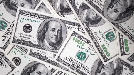 El dólar blue tuvo un descenso de tres pesos