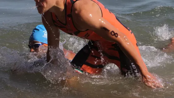 El Triatlón copa la mañana por cuarto año