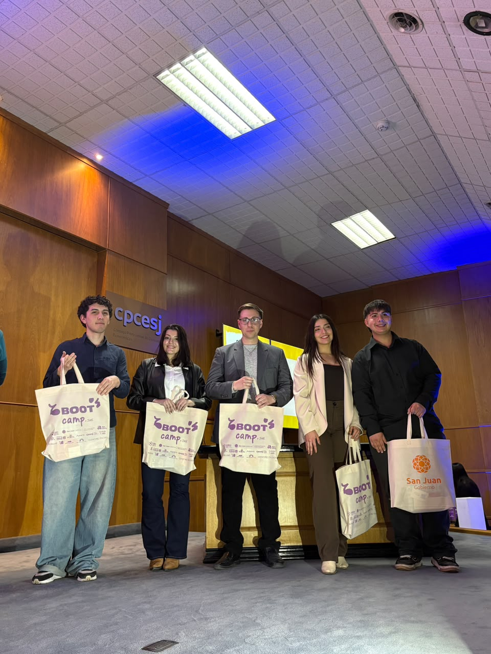 Lucas Rossi Caula, Sabrina Requena, Agustin Pallavicini, Rocío Riveros y Benjamín Elia, los creadores de Vita. 