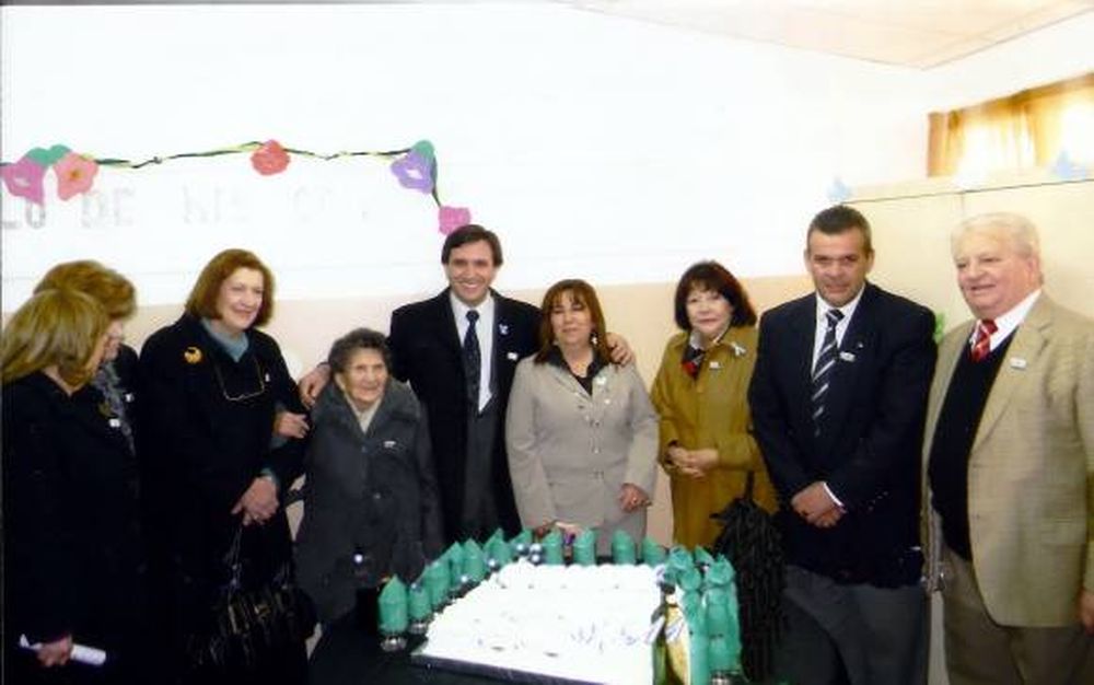 Centenario de escuela angaquera