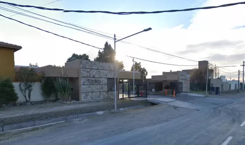 Roban 50 mil dólares y 100 mil pesos en un asalto en un barrio privado de Mendoza