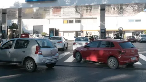 PASADO. Las filas para cargar que se veían en 2023, cuando la crisis tenía que ver con la oferta, desaparecieron.