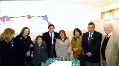 Centenario de escuela angaquera