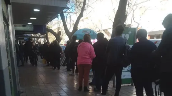 El dólar libre escaló hasta $685 en la city porteña y en San Juan se negoció a $720