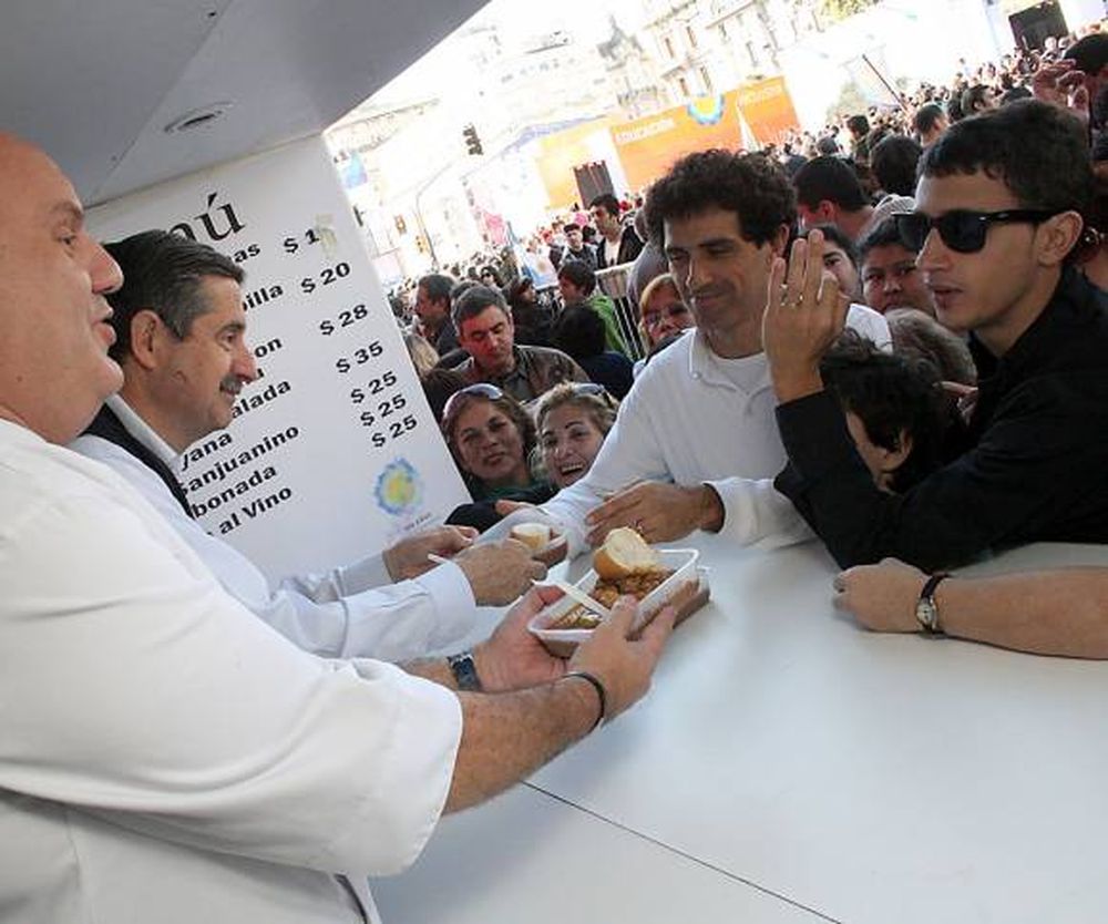 3.000 platos cada dos horas y 900 vinos vendidos