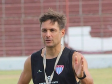 Maximiliano Pachi Pascual es el nuevo DT de Trinidad. Maximiliano Pachi Pascual es el nuevo DT de Trinidad.