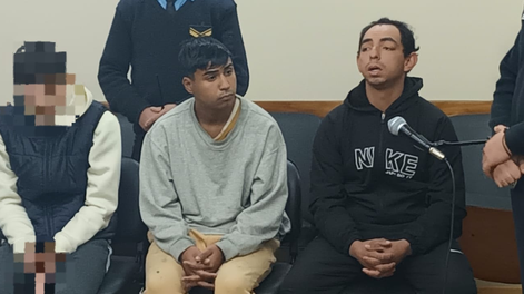De izquierda a derecha: Narváez Córdova y Agustín Emanuel Vila, los dos imputados en la causa y Juan Valentín Tello Giménez, que quedó desvinculado del legajo por el robo y abuso sexual en Concepción.&nbsp;