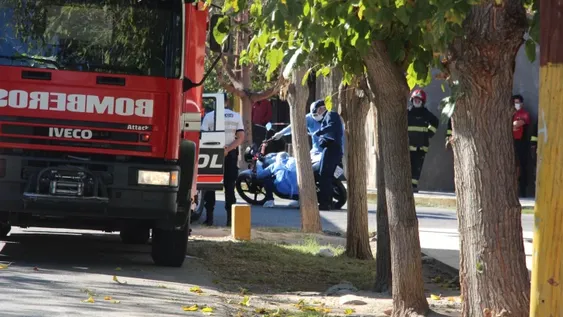Identificaron al motociclista que falleció al chocar con un camión: tenía 22 años