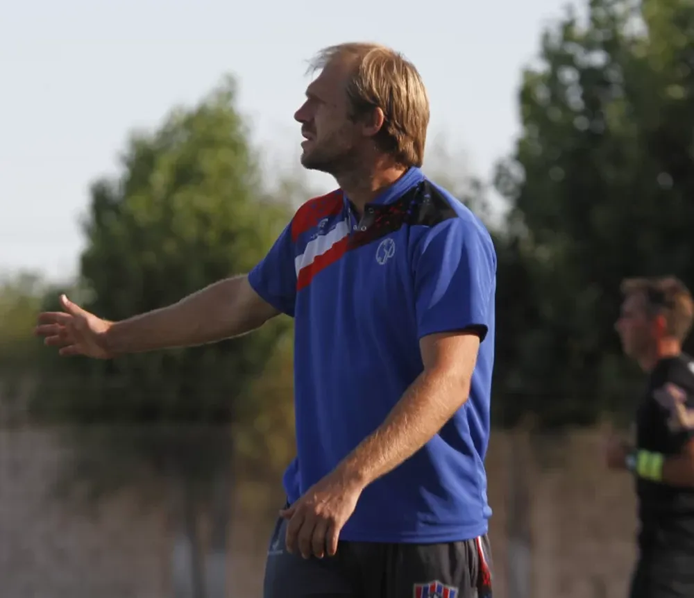 Peñarol, en viaje y Sportivo repite