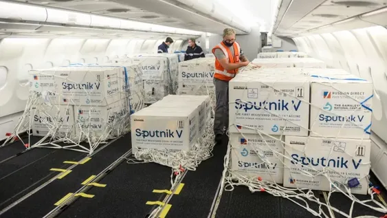 Llegan 500 mil Sputnik V: cuántas vacunas recibió ya Argentina