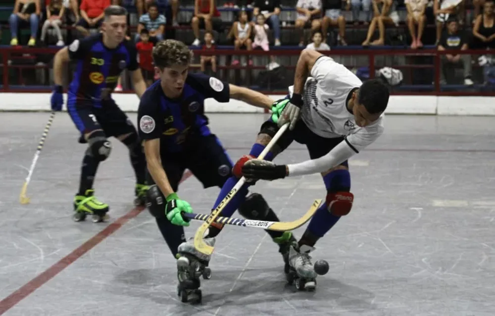 Partidazo en la UVT, que defiende la cima