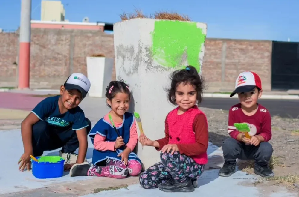 Los vecinos combinaron arte y servicio comunitario para hermosear su barrio