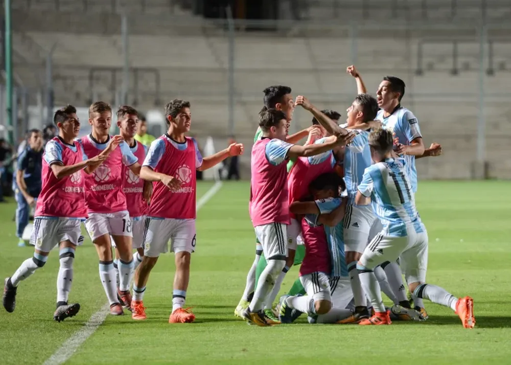 Los pibes argentinos terminaron primeros tras golear a Paraguay en el Bicentenario