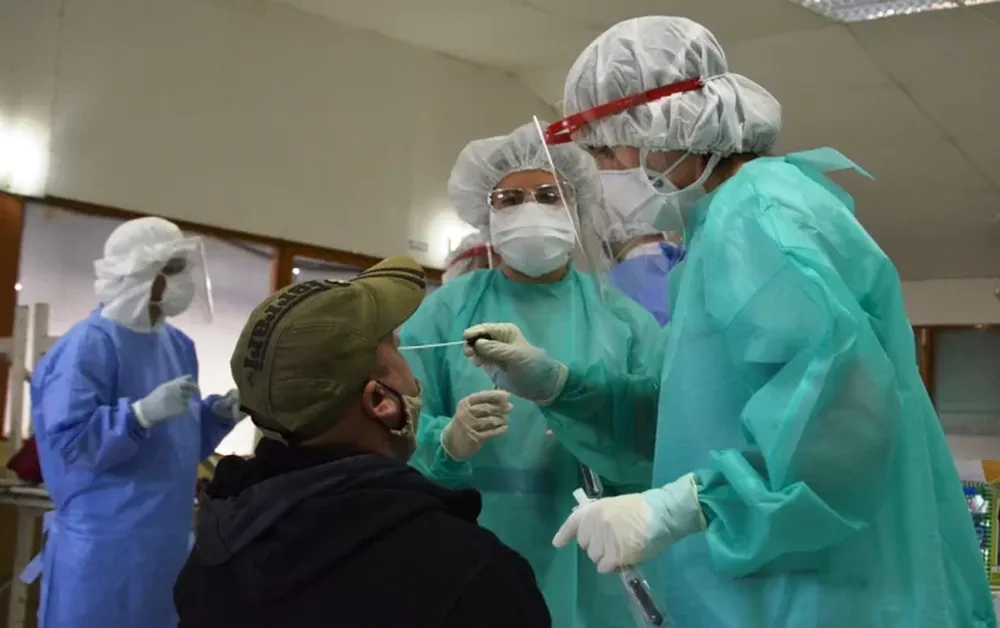 Cuáles son los síntomas de la variante Ómicron