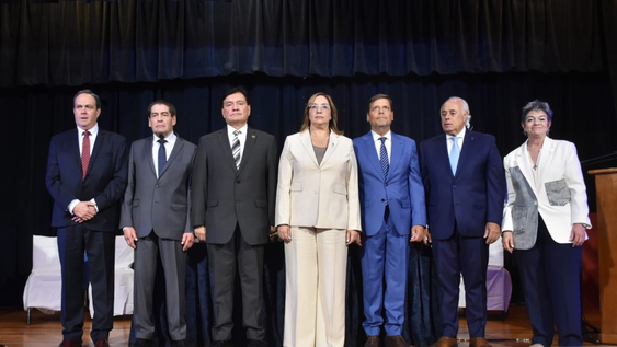 De izq a der. El fiscal General, Guillermo Baigorrí; ministro Guillermo De Sanctis; presidente de la Corte, Daniel Olivares Yapur; ministra Adriana García Nieto; ministro Juan José Victoria; ministro Marcelo Lima; defensora General, Mónica Sefair.-